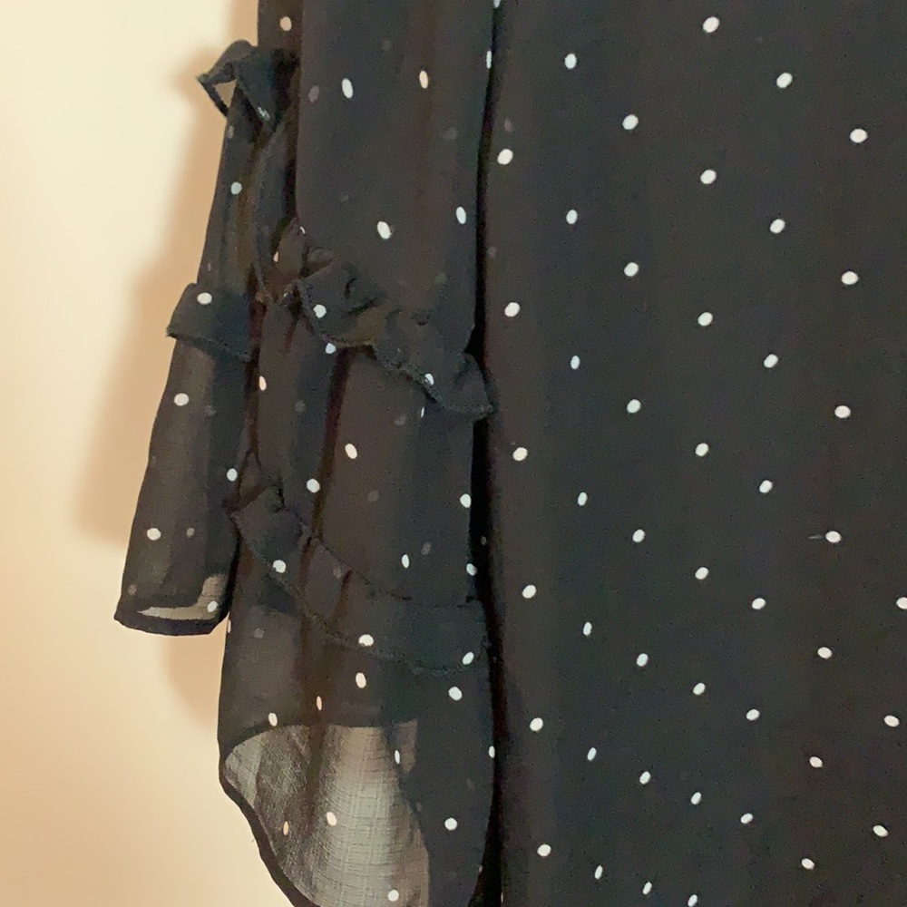 Torrid Classic Black & White Polka Dot V-Neck Ruffled Bell Sleeved Blouse EUC - Picture 4 of 9